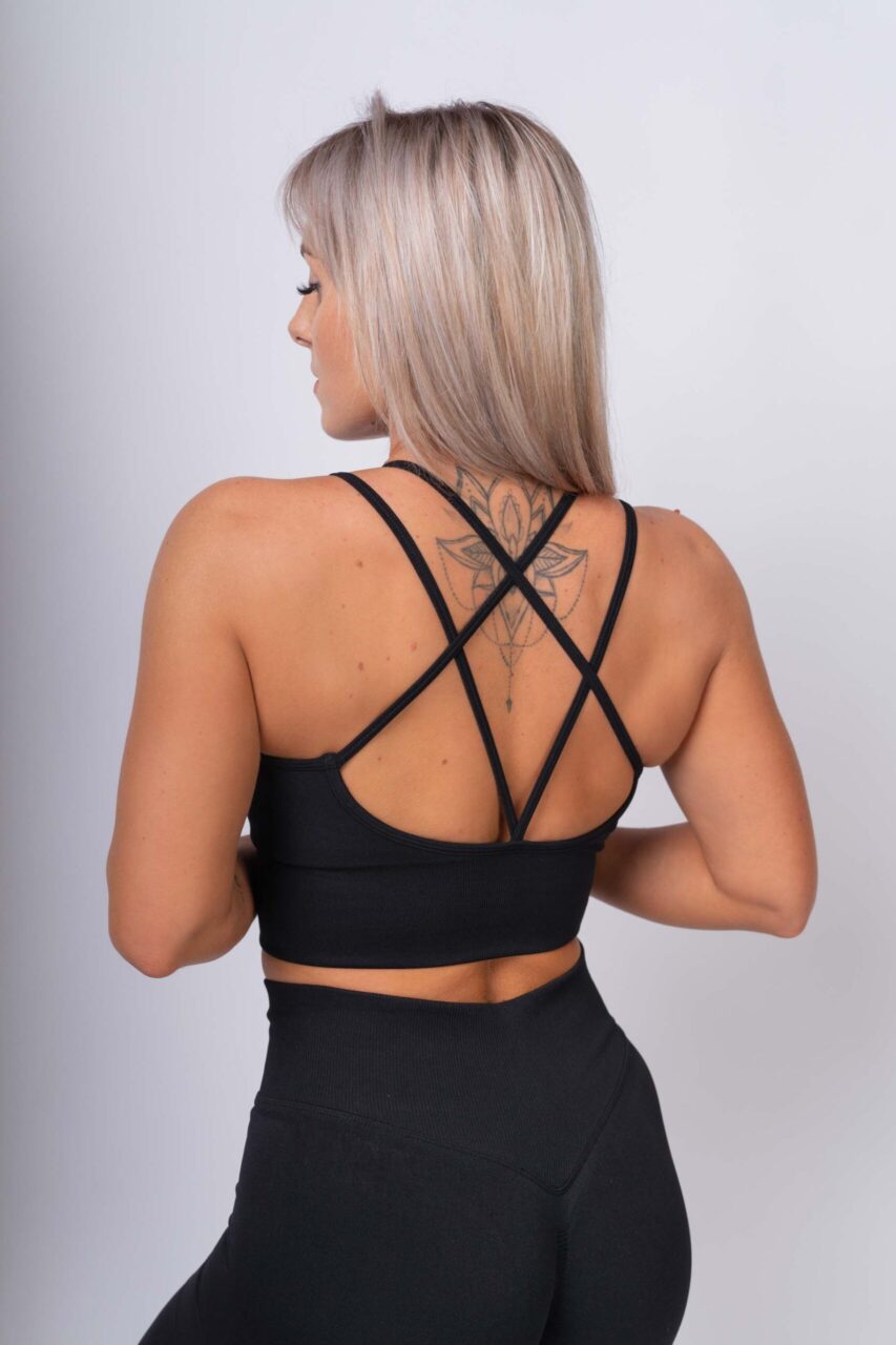 Top bezszwowy shape na ramiączkach czarny - obrazek 4